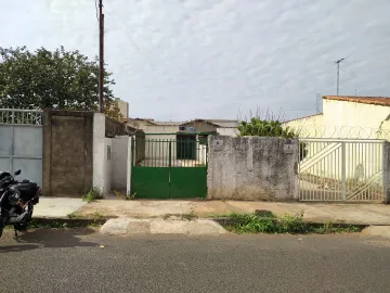 Casa para locação no bairro Marta Helena
