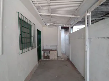 Casa para locação no bairro Marta Helena