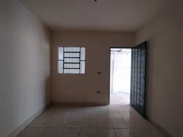 Casa para locação no bairro Marta Helena