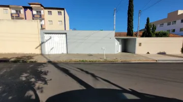 Alugar Casa / Padrão em Uberlândia. apenas R$ 700.000,00