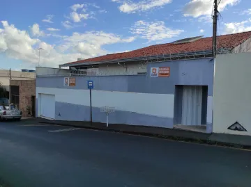 Casa para locação e venda no bairro Centro.