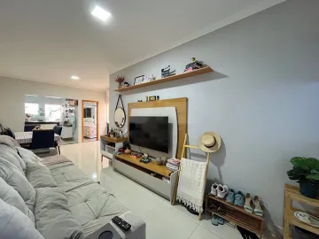 Alugar Casa / Padrão em Uberlândia. apenas R$ 370.000,00