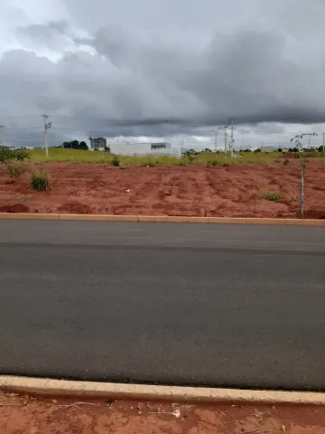 Alugar Terreno / Padrão em Uberlândia. apenas R$ 195.000,00