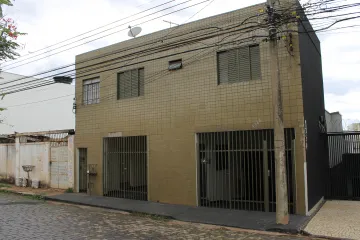 Alugar Casa / Sobrado em Uberlândia. apenas R$ 560.000,00