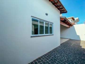 Alugar Casa / Padrão em Uberlândia. apenas R$ 650.000,00