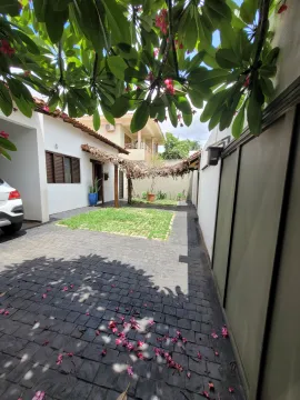 Alugar Casa / Padrão em Uberlândia. apenas R$ 950.000,00