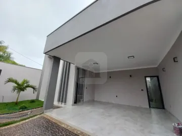 Alugar Casa / Padrão em Uberlândia. apenas R$ 890.000,00
