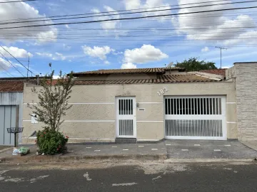 Alugar Casa / Padrão em Uberlândia. apenas R$ 470.000,00