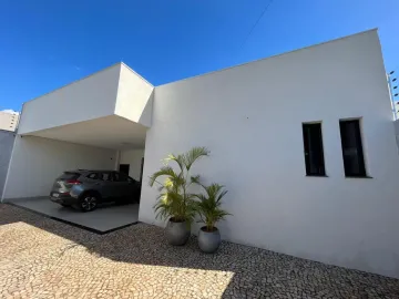 Alugar Casa / Padrão em Uberlândia. apenas R$ 1.400.000,00