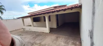 Alugar Casa / Padrão em Uberlândia. apenas R$ 585.000,00