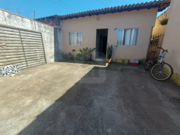 Alugar Casa / Padrão em Uberlândia. apenas R$ 450.000,00