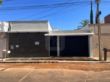 Alugar Casa / Padrão em Uberlândia. apenas R$ 1.080.000,00