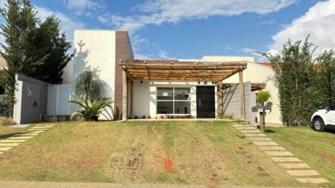 Alugar Casa / Condomínio / Loteamento Fechado em Uberlândia. apenas R$ 800.000,00