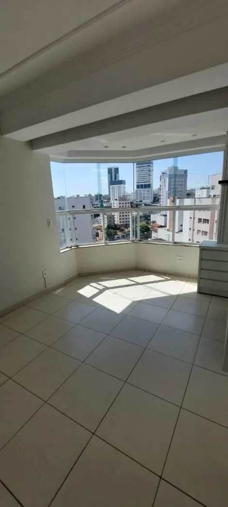 Apartamento à venda no bairro Saraiva.