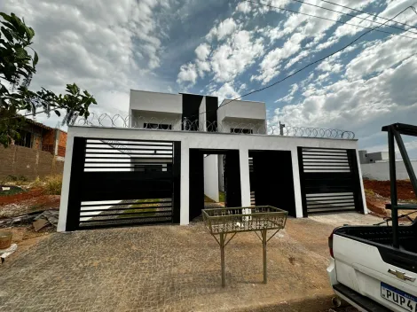 Alugar Casa / Padrão em Uberlândia. apenas R$ 590.000,00