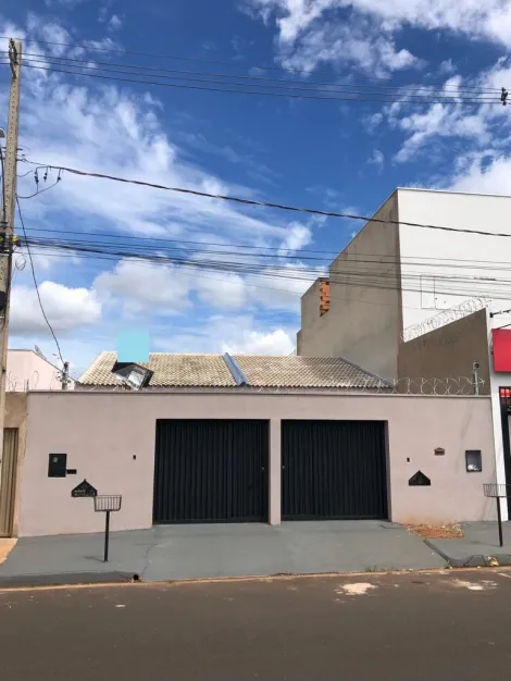 Alugar Casa / Geminada em Uberlândia. apenas R$ 250.000,00