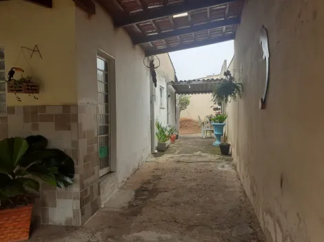 Casa à venda no bairro Luizote de Freitas.