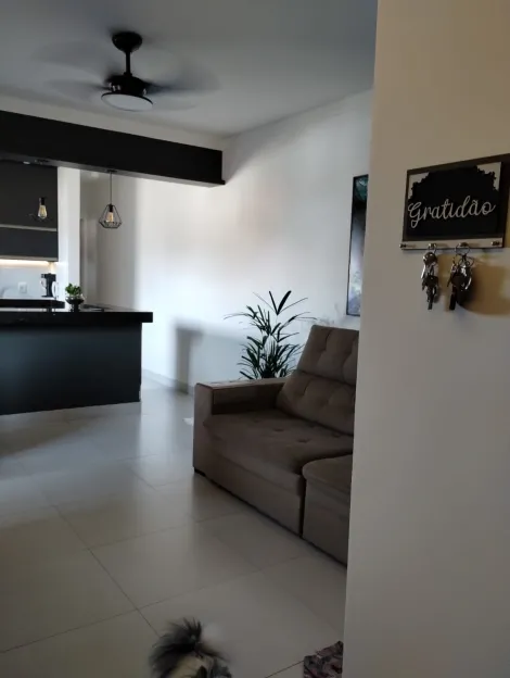 Alugar Apartamento / Padrão em Uberlândia. apenas R$ 350.000,00