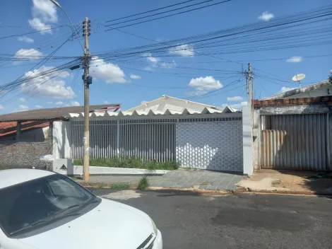 Casa à venda no bairro Luizote de Freitas.