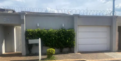 Alugar Casa / Padrão em Uberlândia. apenas R$ 750.000,00