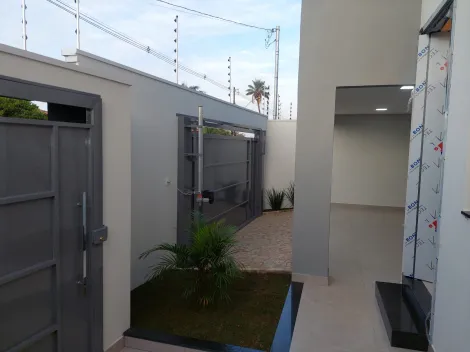 Alugar Casa / Padrão em Araguari. apenas R$ 1.200.000,00