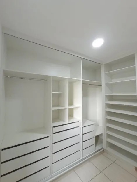 Apartamento à venda no bairro Chácaras Tubalina.