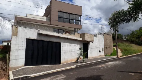 Casa à venda no  bairro Jardim Inconfidência.