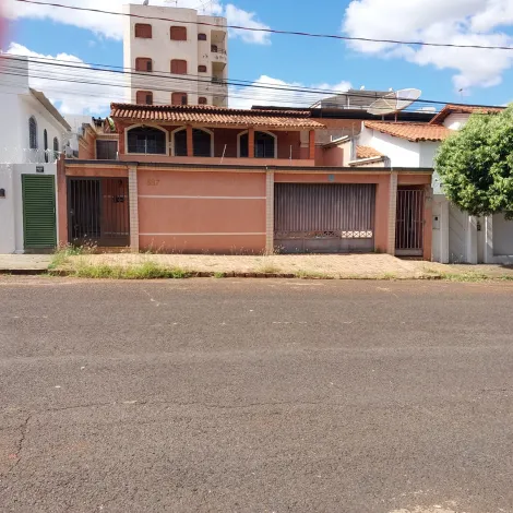 Casa à venda no bairro Daniel Fonseca.