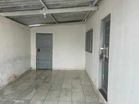 Alugar Casa / Colônia em Uberlândia. apenas R$ 200.000,00