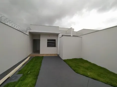 Alugar Casa / Padrão em Uberlândia. apenas R$ 385.000,00