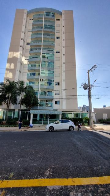 Alugar Apartamento / Padrão em Uberlândia. apenas R$ 3.600,00