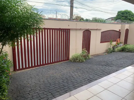 Alugar Casa / Padrão em Uberlândia. apenas R$ 980.000,00