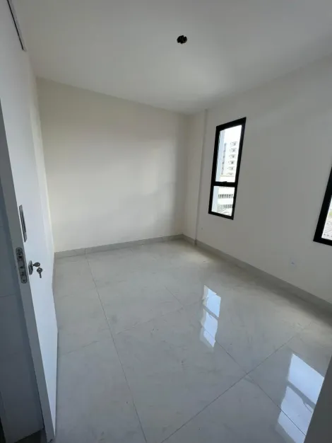 Apartamento à venda no Condomínio Finotti.