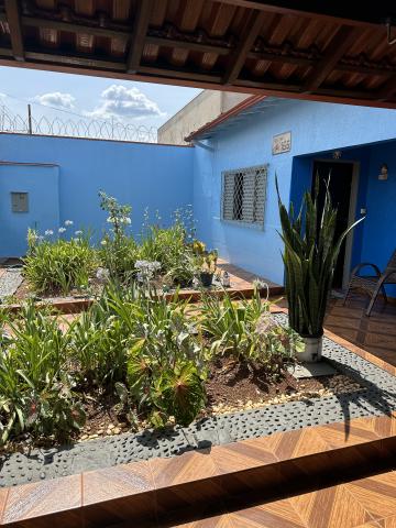 Alugar Casa / Padrão em Araguari. apenas R$ 430.000,00