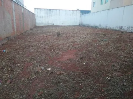 Terreno à venda no bairro Santa Mônica.