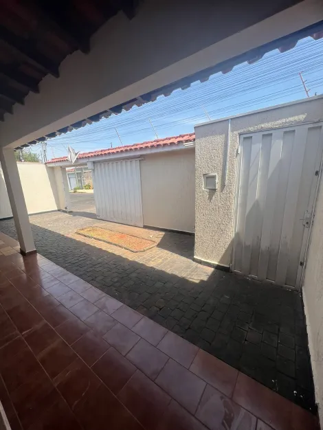 Casa à venda no bairro Cidade Jardim em Uberlândia.