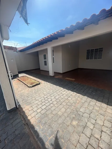 Casa à venda no bairro Cidade Jardim em Uberlândia.