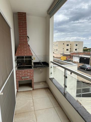 Apartamento à venda no bairro Interlagos em Araguari.
