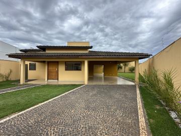 Alugar Casa / Padrão em Araguari. apenas R$ 1.200.000,00