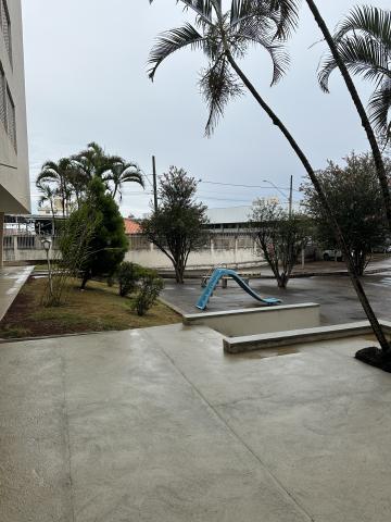 Apartamento para locação no Centro de Araguari.