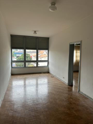Apartamento para locação no Centro de Araguari.