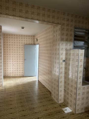 Apartamento para locação no Centro de Araguari.