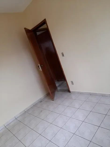 Apartamento à venda no Residencial Vitoria.