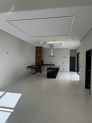 Casa Nova Alto Padrão à venda no bairro Interlagos.