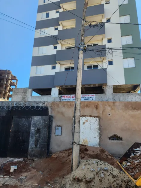 Apartamento à venda no  bairro Jardim Finotti.