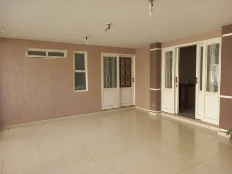 Alugar Casa / Padrão em Uberlândia. apenas R$ 590.000,00