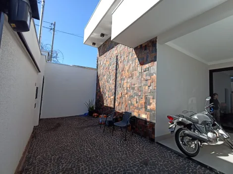 Alugar Casa / Padrão em Uberlândia. apenas R$ 980.000,00