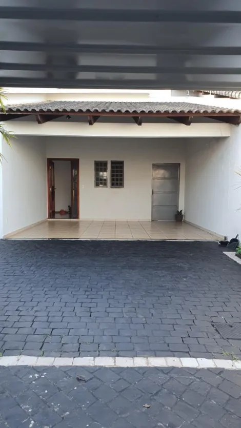 Casa à venda no bairro Jardim Karaiba.