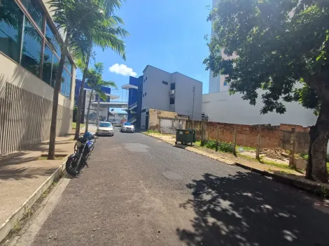 Alugar Terreno / Padrão em Uberlândia. apenas R$ 600.000,00