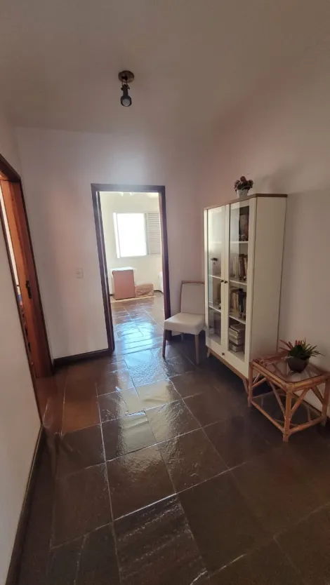 Apartamento à venda no bairro Martins.